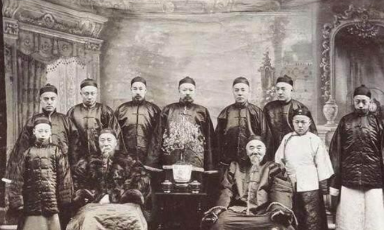 公元1872年，曾国藩逝世，家人悲痛之中操办丧事，突然听到家仆来报：“左宗棠大人