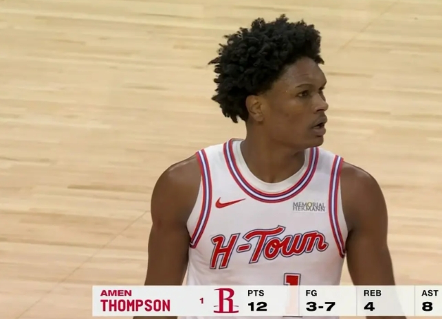 火箭球星阿门-汤普森真是太排斥三分球了！在今天火箭主场以111：107战胜独行侠