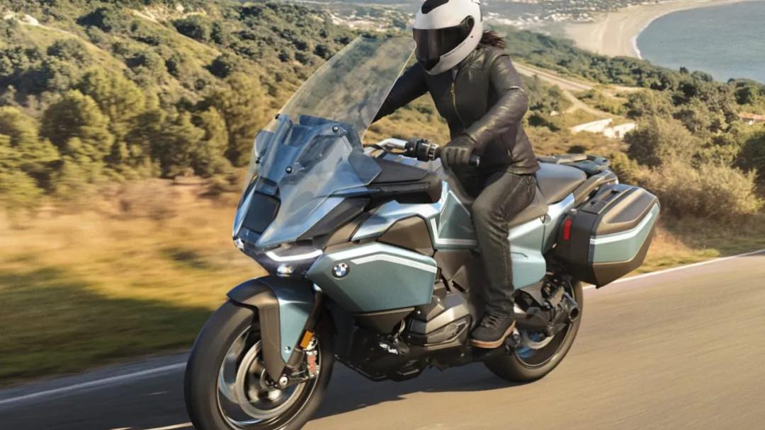 全新外观又是眯眯眼，宝马R1300RT海外上市，马力逼近K1600