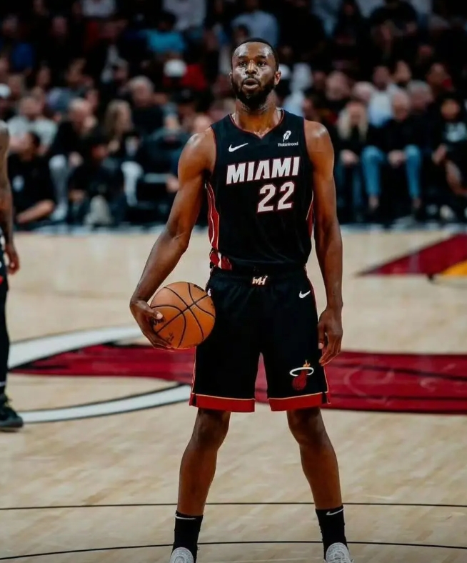 劲爆预测，湖人换来维金斯，蒙克，艾莉丝
劲爆预测贴，湖人用八寸和克内克特以及一个