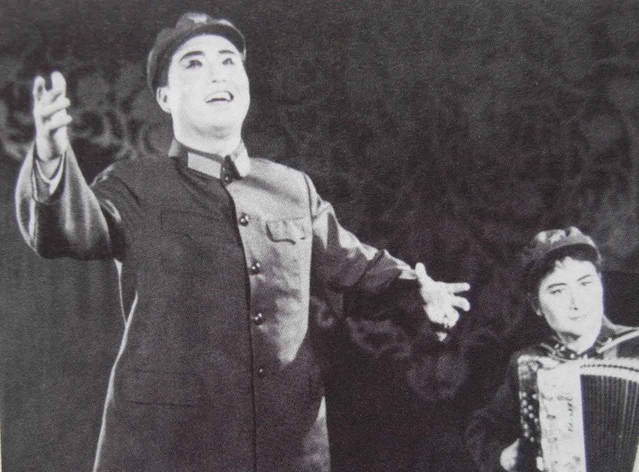 1971年，李双江在获得《北京颂歌》初稿后，带回新疆试唱，并在1972年全军会演