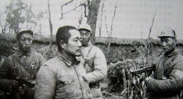 黄百韬第七兵团是怎么被一锅端的？不是战术不行，也不是士兵没拼命，而是高层指挥出了