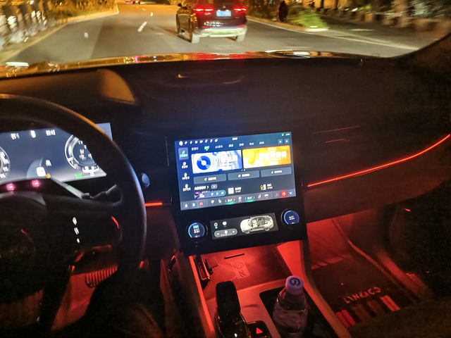 领克09三年用车体验分享
自从22年12月提了领克09phev
Halo版本，两