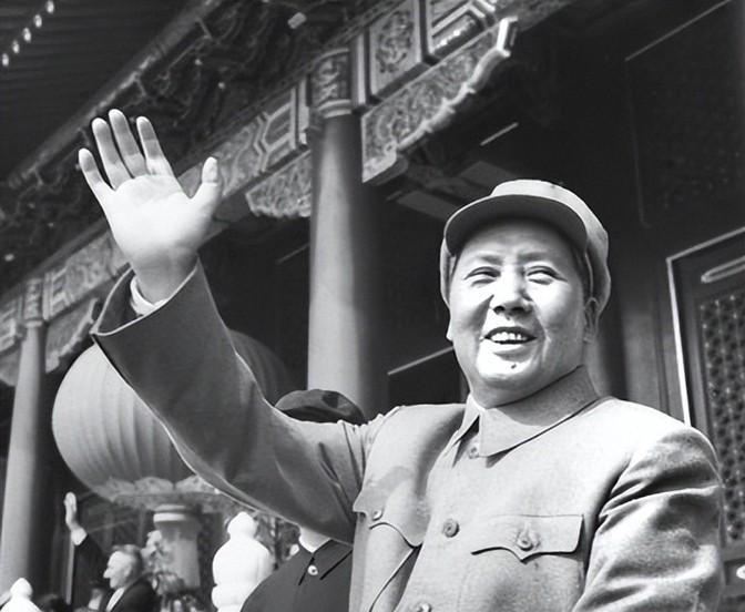 1949年，冈村宁次被南京国民政府无罪释放，毛泽东当夜即下达紧急指令要求逮捕冈村