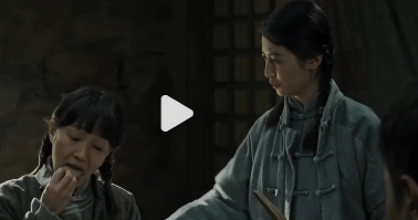 看陈钰琪和焦俊艳饰演的刘竹梅与王彧，会被那种“无需多言”的默契打动。她们从小相识