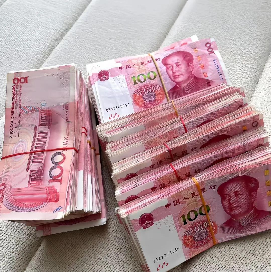 家人们，这可不是迷信！
命运奇妙，能刷到这儿绝非偶然，预示着将有一笔横财降临。