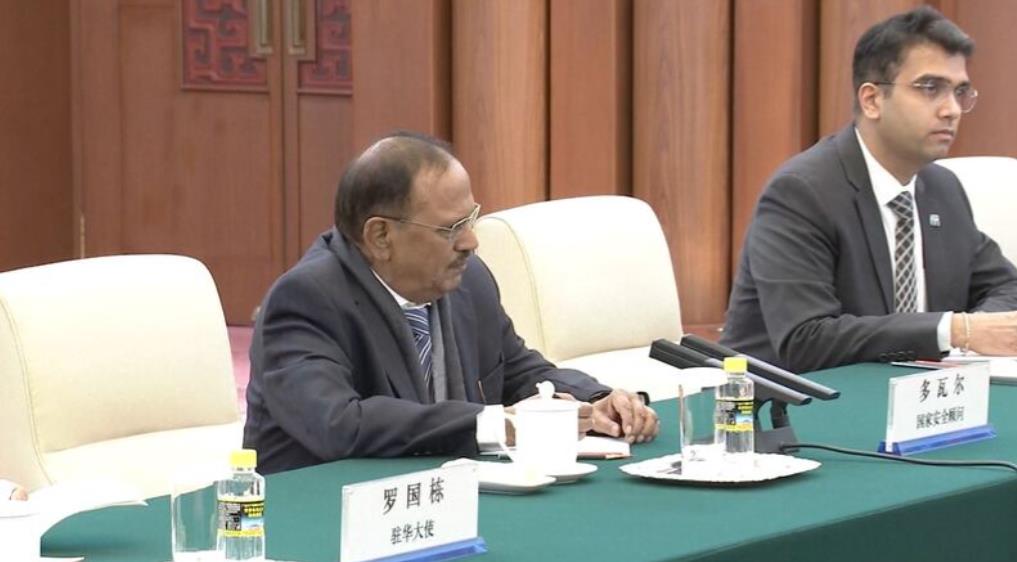 玩不转了，印度发现还是中国靠谱，高层上门示好，向中国说了一堆漂亮话
据《外交部官