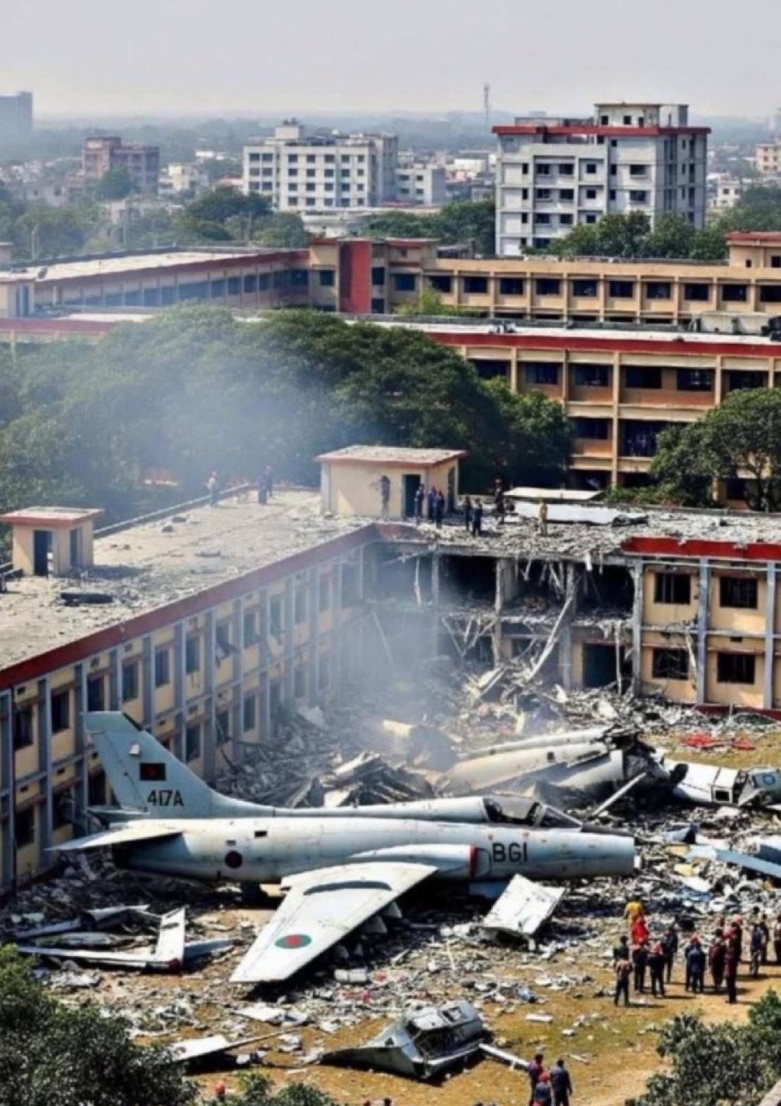 孟加拉国空军的一架成都F-7 BGI撞上了达卡乌塔拉地区的里程碑学校和学院校园，