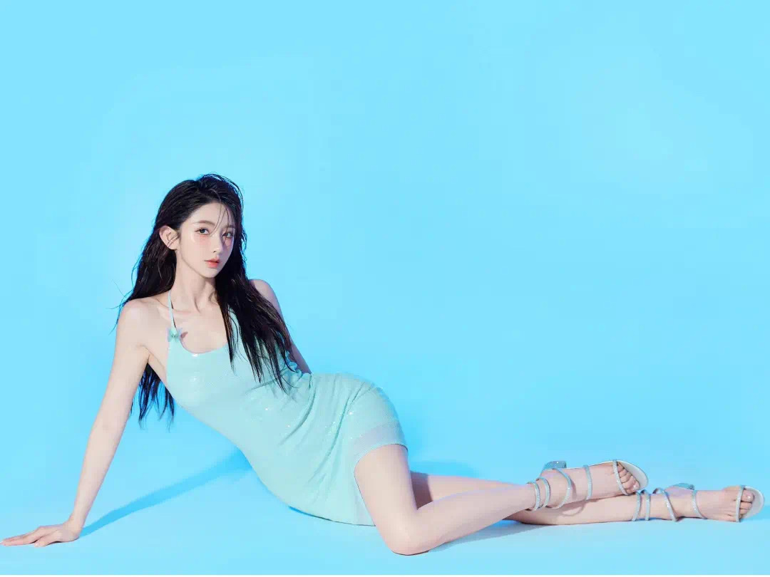 她的美丽，是首无声的诗！