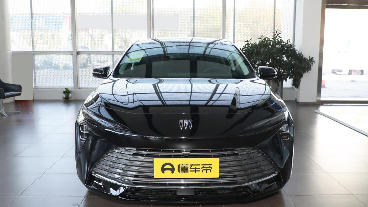 20万内的高性价比中型车，配2.0T+9AT动力，车长近5米，实拍君越