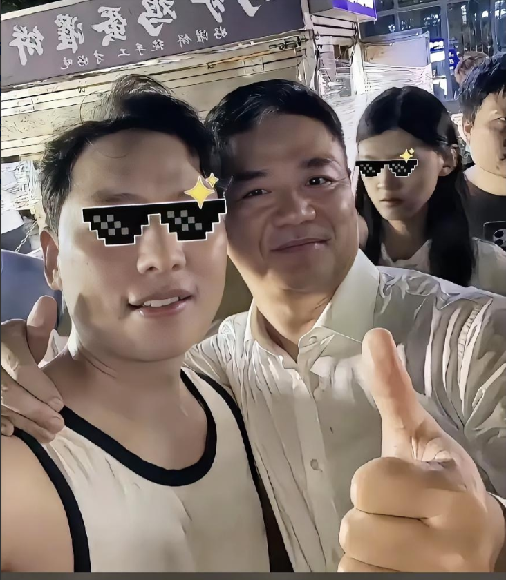 就知道，事情没这么简单
刘强东选择去地摊撸串，
其实是因为

一个男人，无论多么