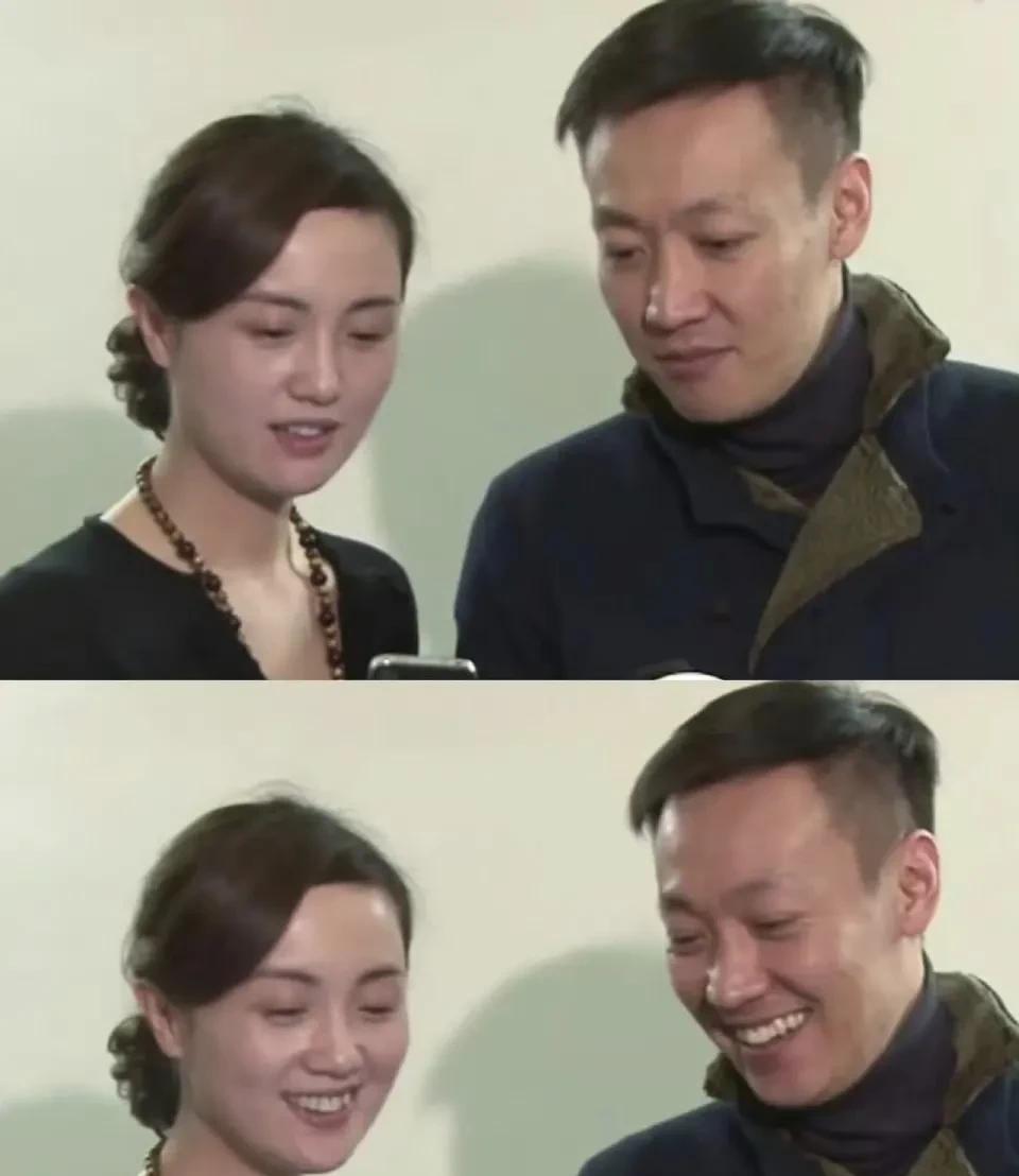 辛柏青半夜坐飞机来郑州工作，朱媛媛去送他，知道他离开女儿去工作心情失落，还给他讲
