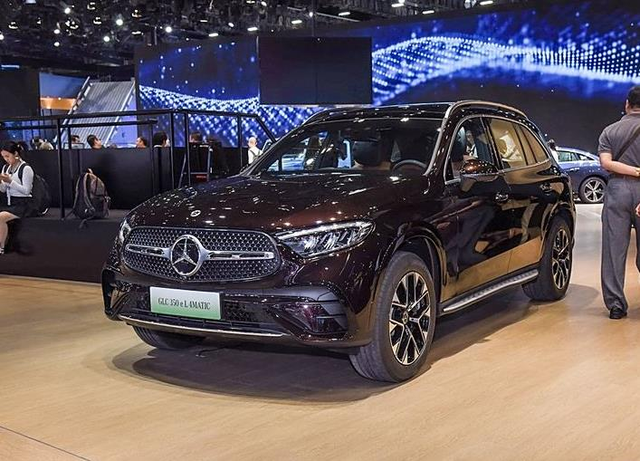 日前，奔驰GLC 350 e L典藏版上市，售价为51.80万元。该车搭载了2.