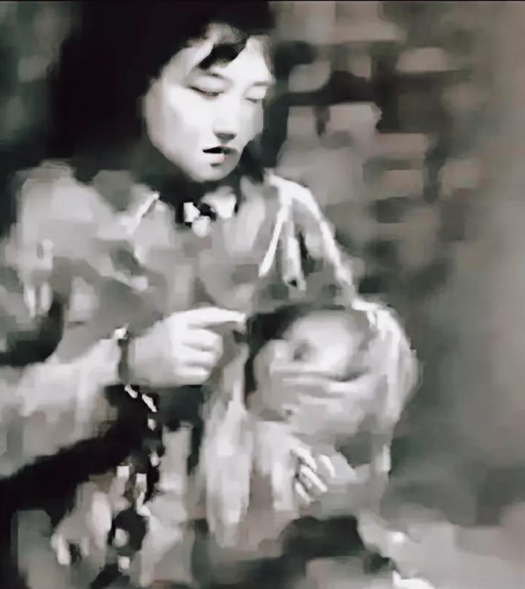 1941年，抗日女英雄陈若克怀 孕8个多月，因行动不便，被扫荡的日本兵抓住，第二