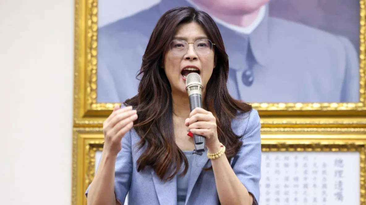 11月1日郑丽文正式就职，实现两岸和平统一要循序渐进