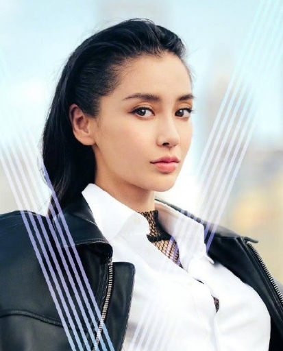 Angelababy出镜美国版V杂志秋季电子刊，本次鼻姐受V邀请，成为首位出镜该