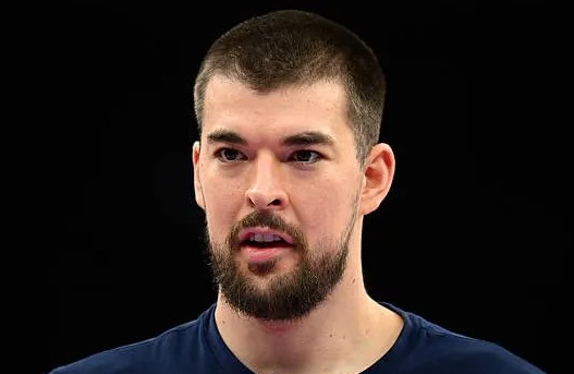 凯尔特人曾向快船提出用安芬尼-西蒙斯、一个首轮签以及一个未来首轮互换权交易伊维察