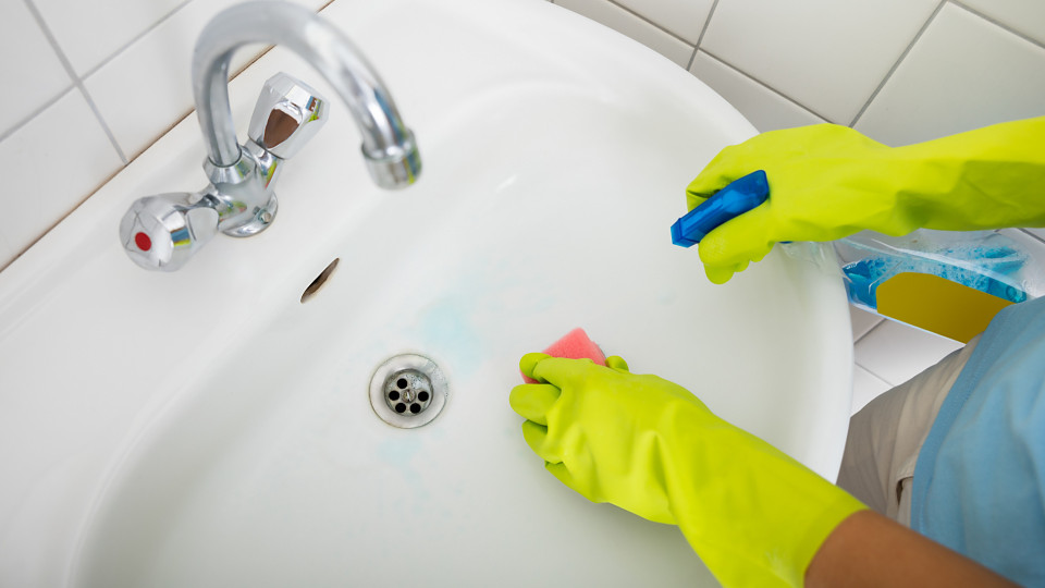 水垢越刷越顽固？选对这几款清洁剂，陈年积垢一键瓦解