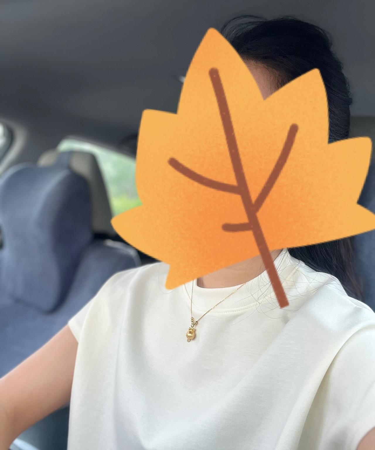 刚刚下班路上，撞见超有爱的一幕。学校新增“警查护岗队”后，各学校门口常能看到他们