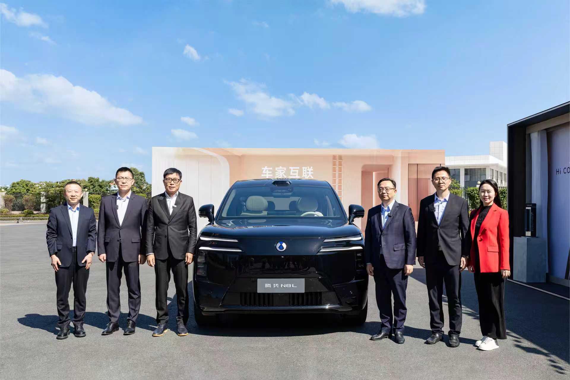 11月21日，比亚迪与美的在深圳比亚迪总部正式签署战略合作协议，双方高层共同出席