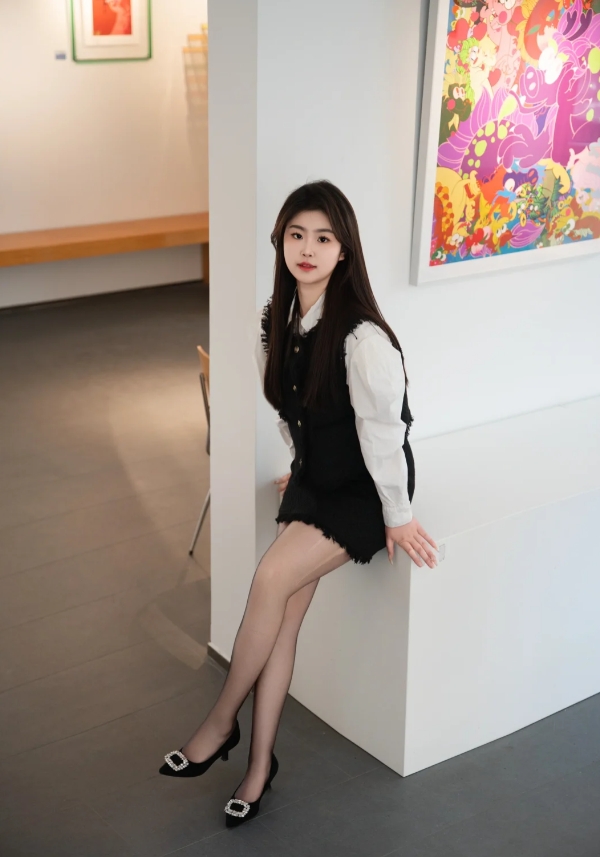 女人最好的状态，忙时是女汉子，
空闲时间小女人，闹腾时候女神经，
别人喜不喜欢不