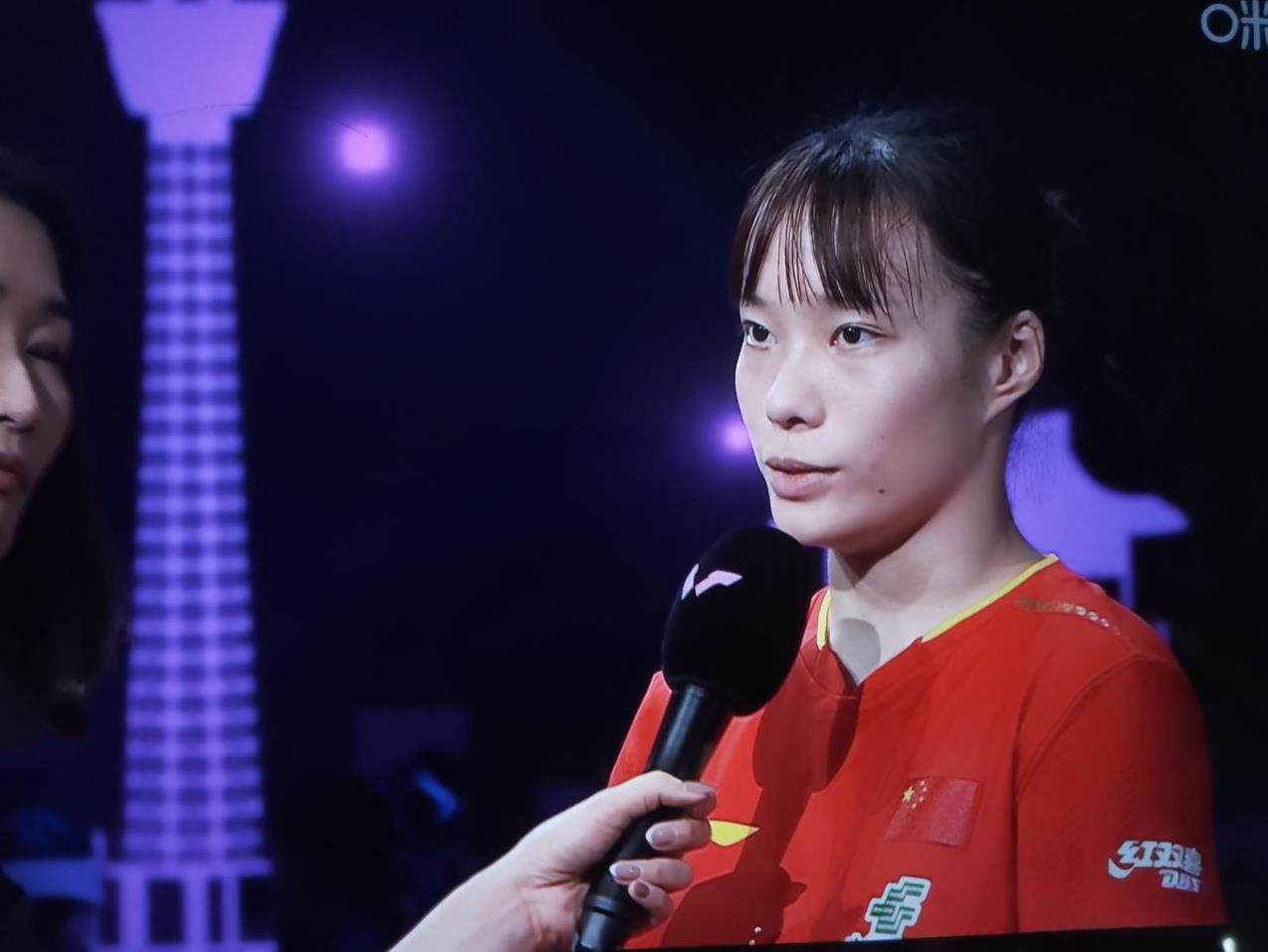 苦战五局，石洵瑶组合3：2淘汰桥本的混双组合，会师薛飞/钱天一，包揽混双冠亚军。