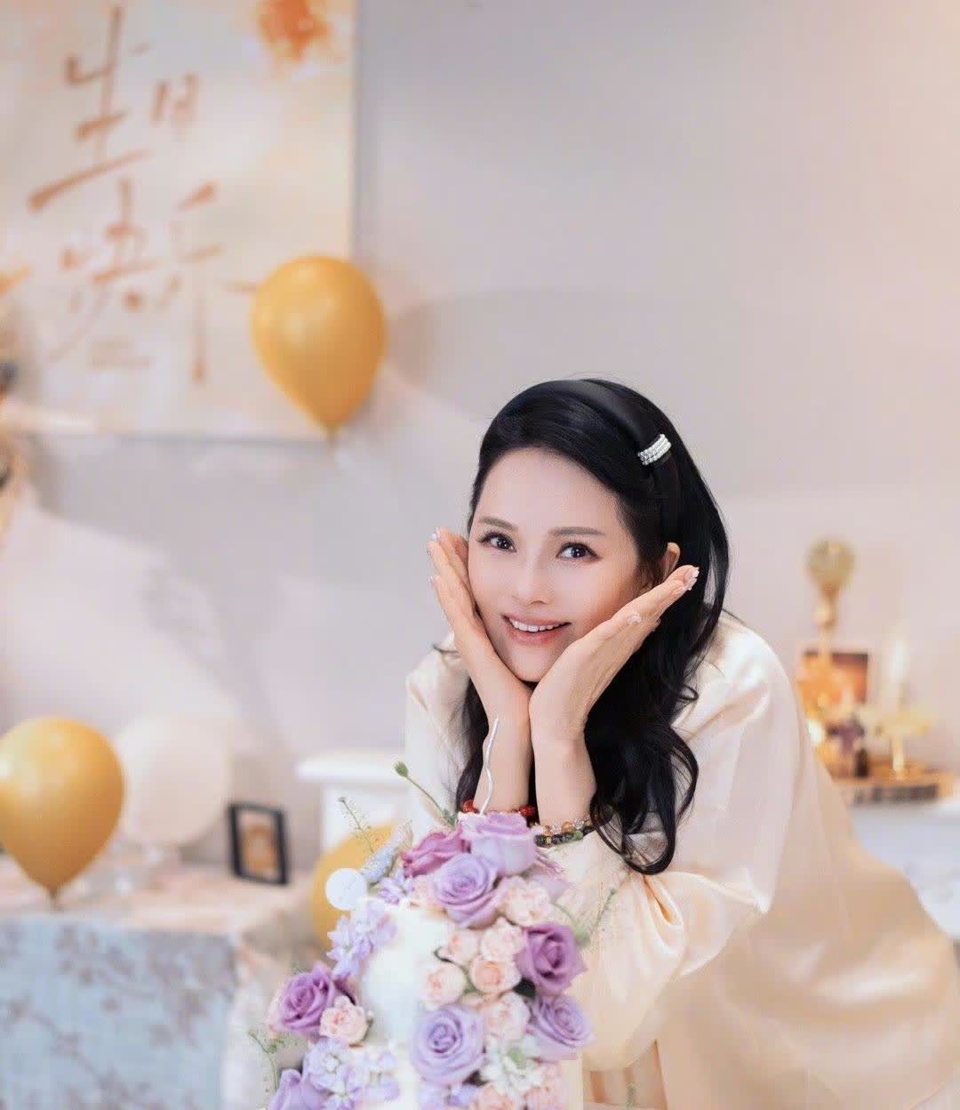 二婚带儿嫁小10岁老公，《扫毒风暴》秦昊的再次爆火，才知道董璇没有伊能静那么好的