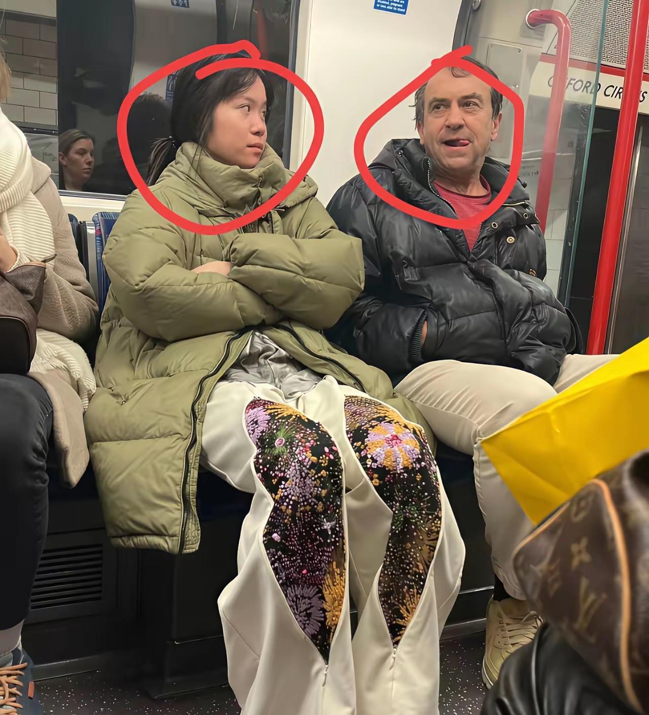 这是什么穿着，看着这么不顺眼！外国帅哥看着都有点惊讶了，你看这个表情就知道了！