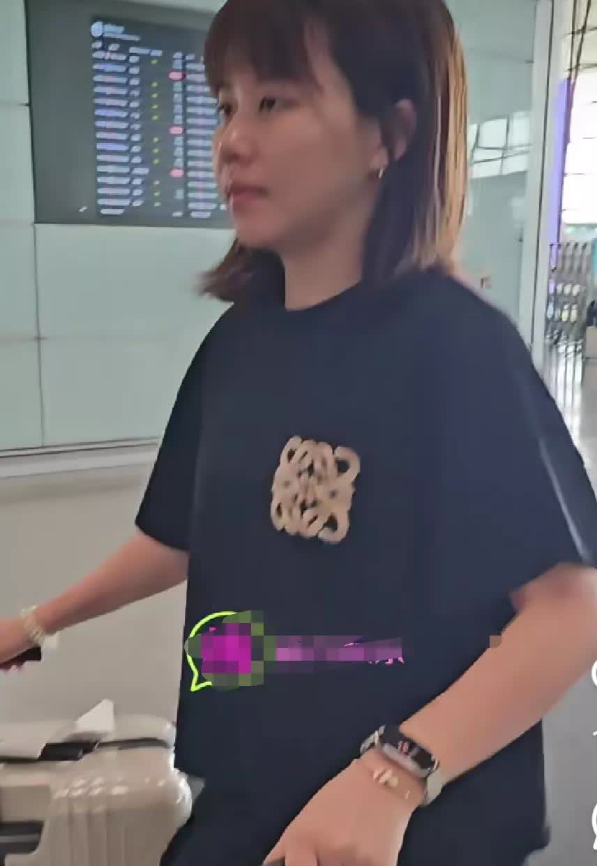 国乒女队出发瑞典大满贯，刚刚比冠军赛夺冠的陈幸同一如既往的很沉稳，她更像是女队队
