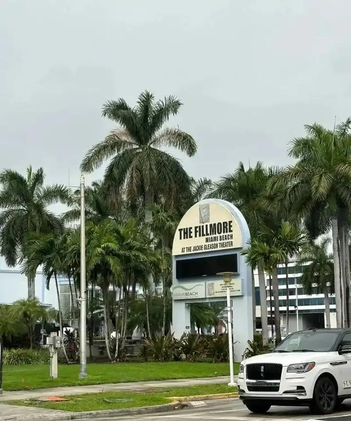 美职联：迈阿密国际-纳什维尔
这场比赛之前国际队主帅马斯切拉诺在思考一个问题，到
