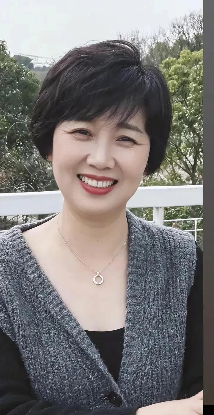 年龄大了，
也不好看了
还有人喜欢吗[害羞][害羞]