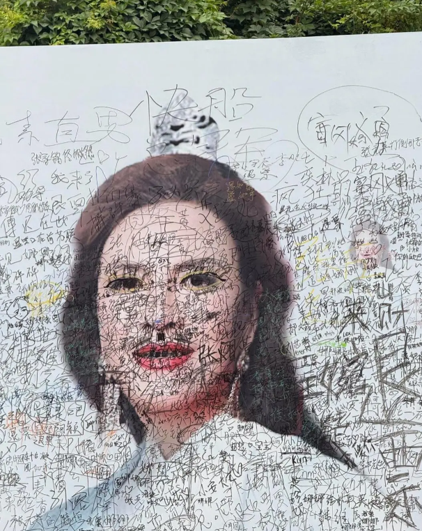 还能看出来是哪位大明星吗？

