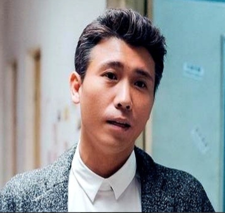 2015年，在一次拍戏过程中，李乃文抱着颜丙燕狂亲了十多次，后来颜丙燕实在忍不住