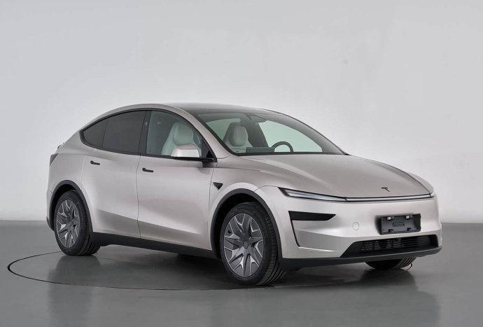 加长版Model Y L参数，82度电池，CLTC 751km，双电机四轮驱动，