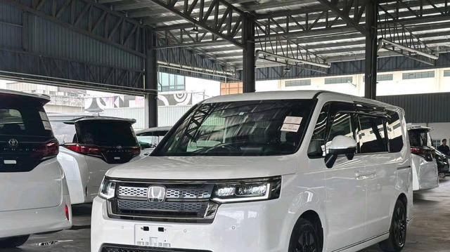 全新HONDA本田STEPWGN家用MPV车型品鉴：开启家庭出行新境界