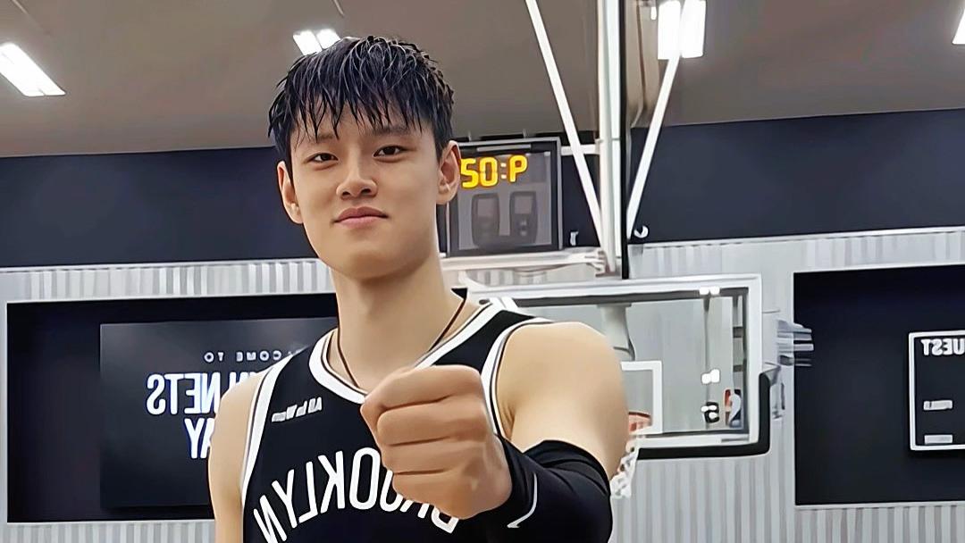 刚拿到NBA合同就陷圈钱争议！曾凡博中国赛见面签名收费高？