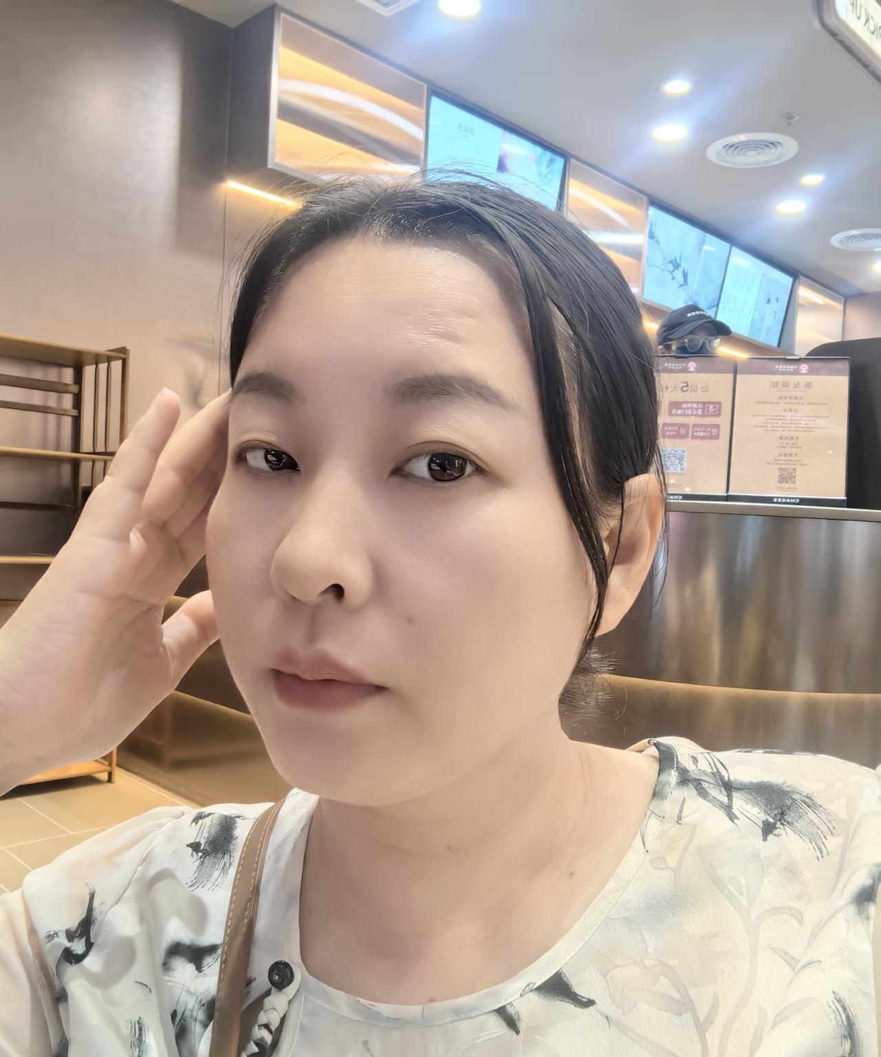 老公被猛虫咬的中毒了，脚肿的像发面馒头，老公今天早上还说带我去莲花山玩，我听了心