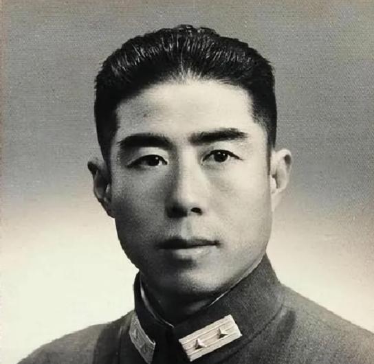 1944年，“大汉奸”郭绍绪请日军高层在家喝酒，席间他大喊一声：“上炖鸡！”话音