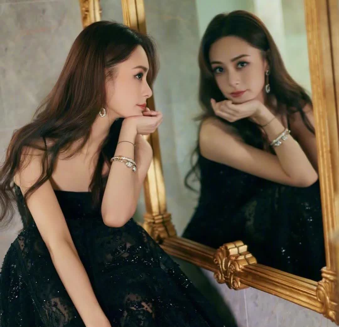 “盛世美颜”这个词，她当之无愧。