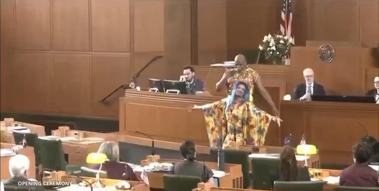 420万人口的俄勒冈是美国最左最小的州之一，
虽然该州居民83%是白人，67%是