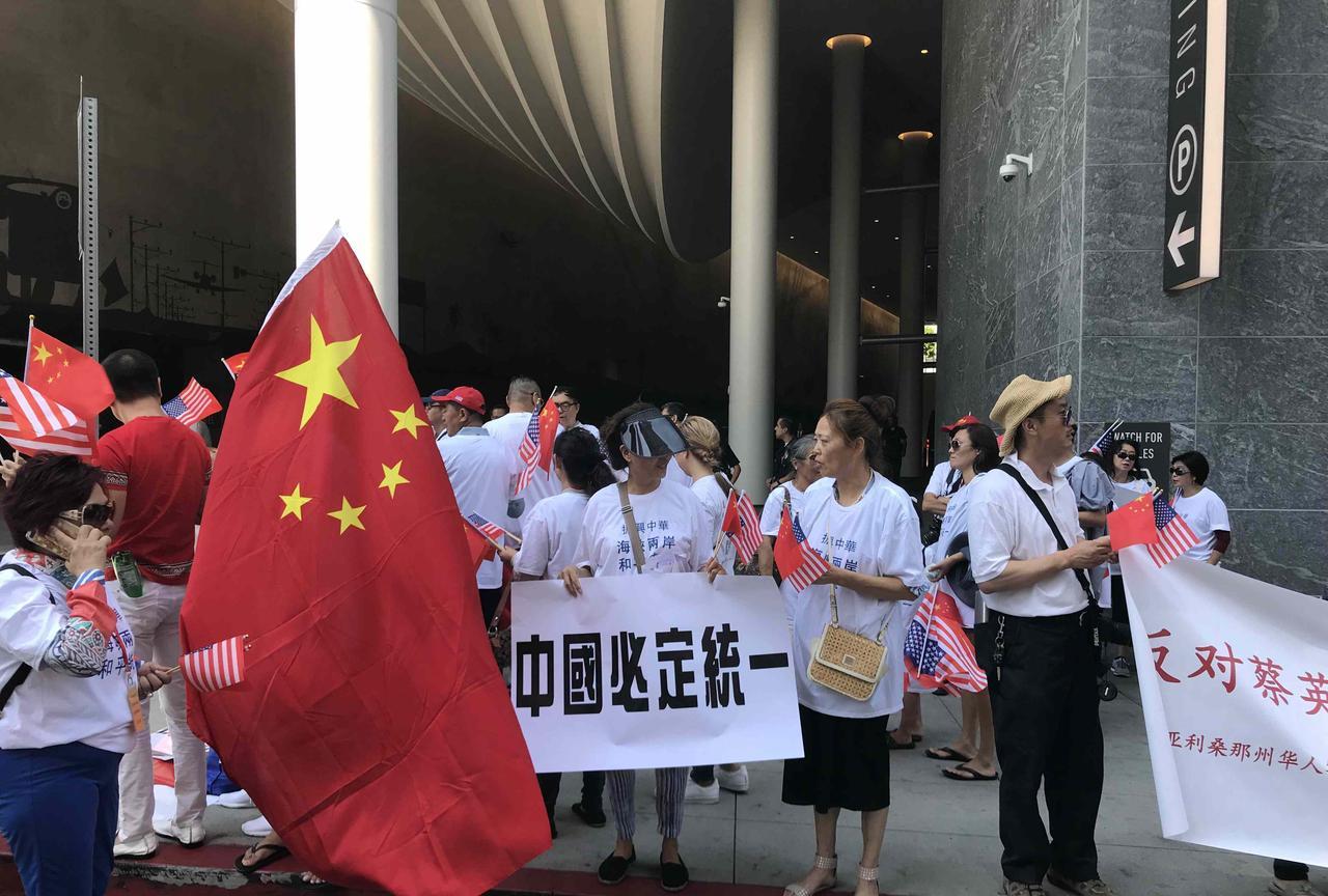 -假如台湾真的统一了，大陆会派多少部队过去驻守？
先来看一下香港和澳门的驻军规模