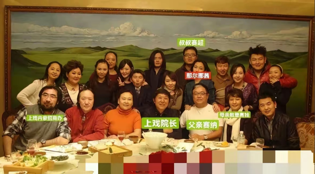 看完这张图，我沉默了！！！
搞了半天，原来整个上戏都是她那尔那茜家的。
看看她家