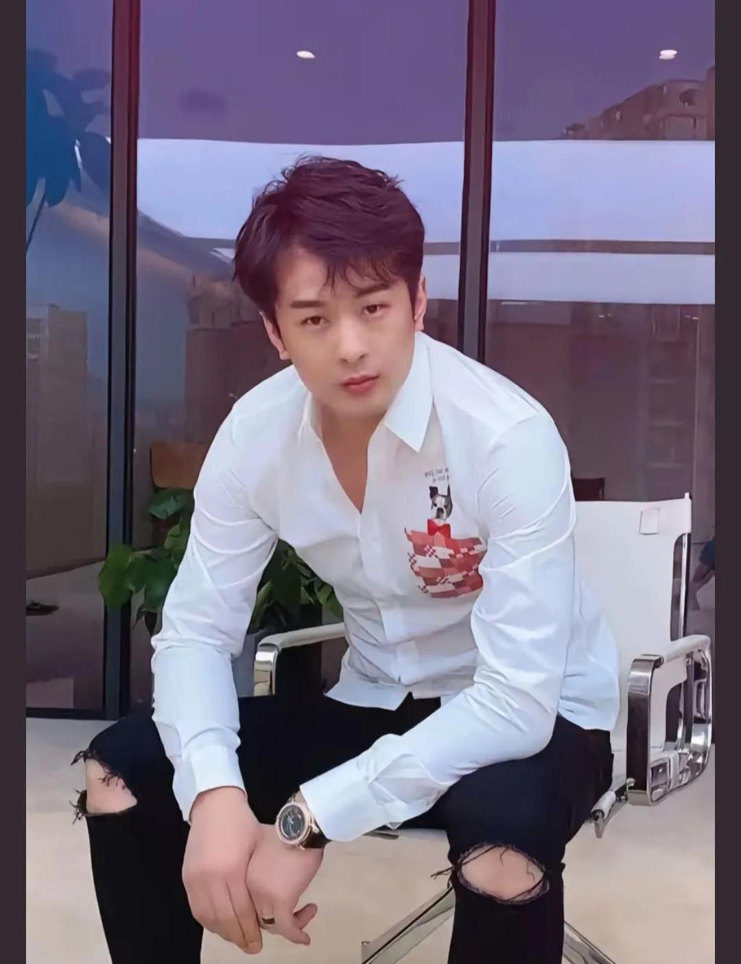 辛巴又出来装可怜了，他说，“以后不再参与直播工作。”但是从2020年开始，他每年