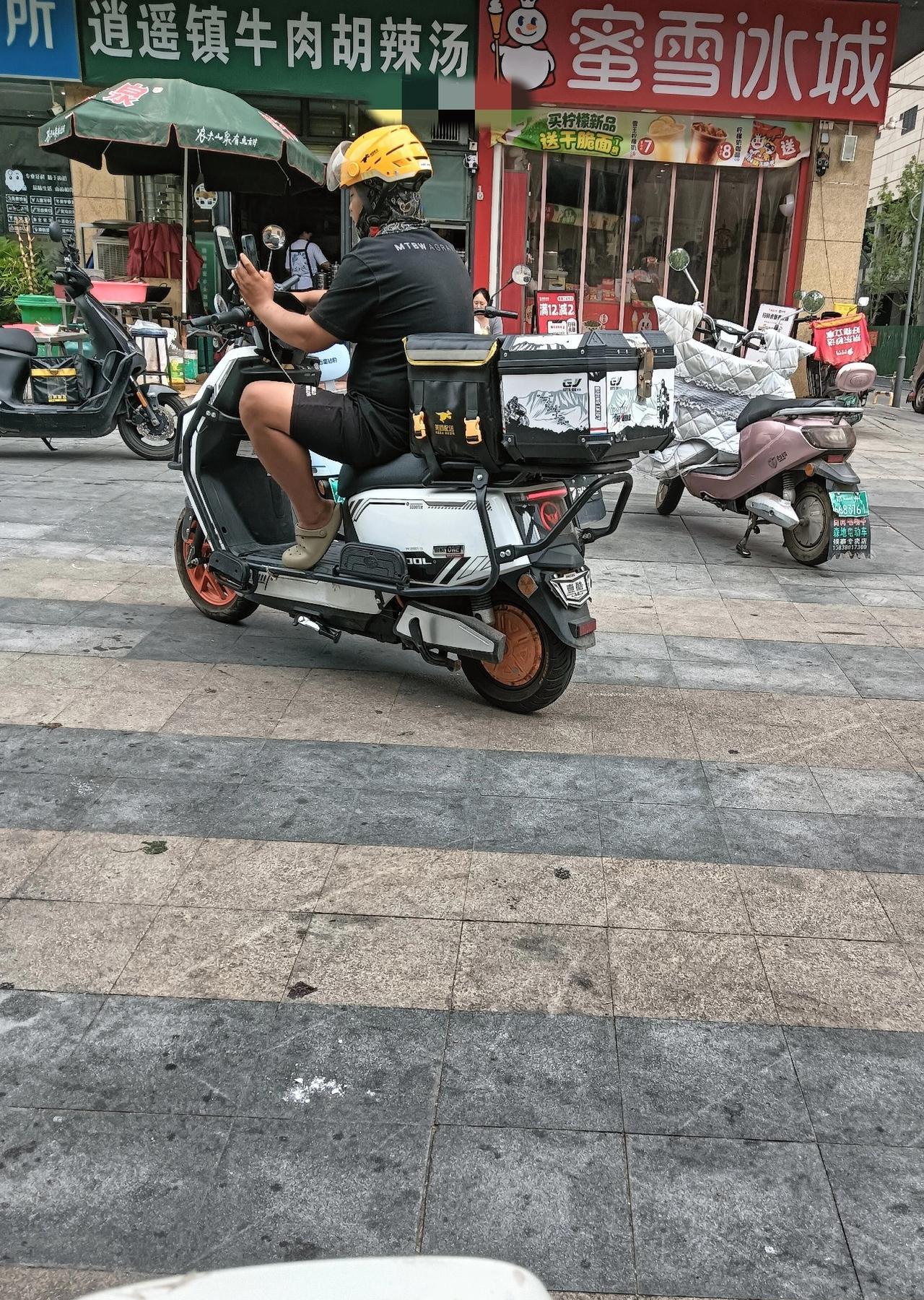 没有退路了，也没有任何依靠了，只有全力以赴往前冲了！
后天就要开学了，我最终还是
