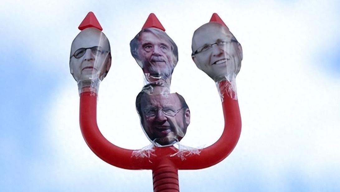 曼联新老板还是一样搞得一团糟，球迷不满准备出来反对