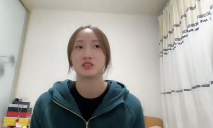 仲慧接受奥运冠军徐莉佳采访谈小彩娃离队对队伍的影响，她说队伍对小彩娃很好，什么都