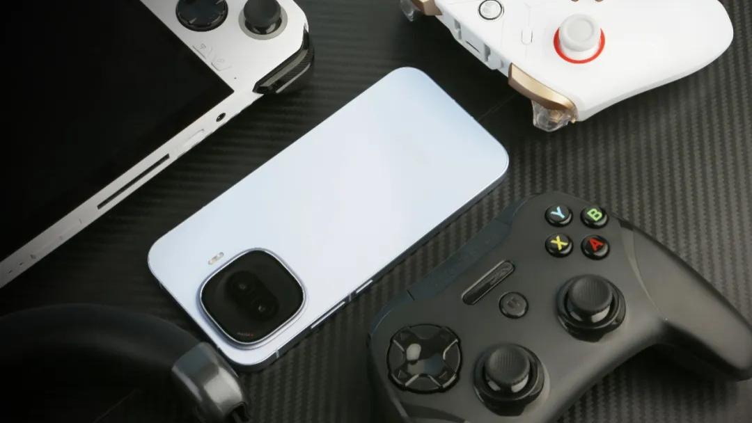 中尺寸屏的全能体验感｜iQOO Z11 Turbo定义“强悍成双”