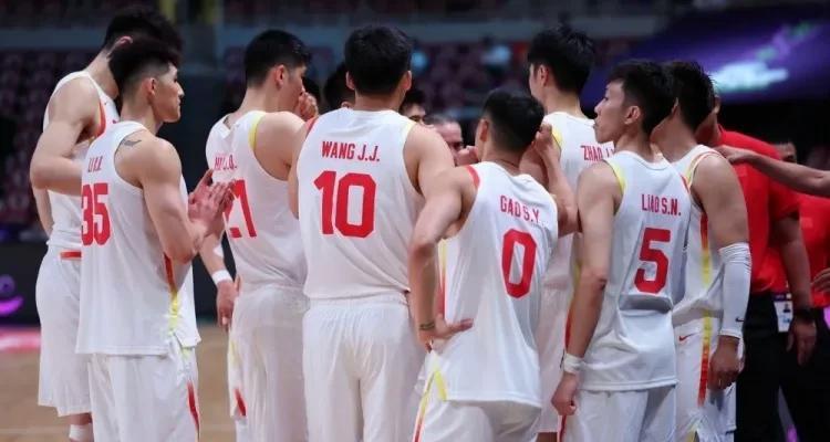 中国男篮93:88沙特男篮，但这5点却让人意外:
1，胡金秋投篮真的稳啊！投篮1