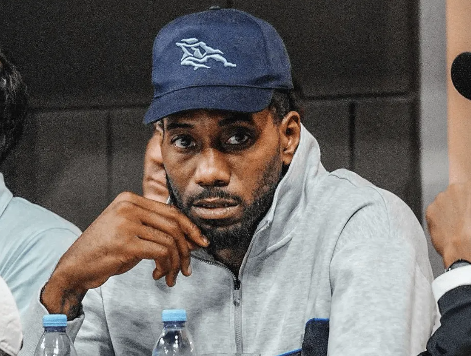 TA记者John Hollinger发文表示，宣布科怀-伦纳德的合同无效对NBA
