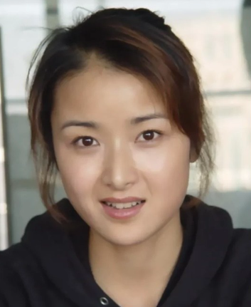 她的长相大气美艳，颜值高演技又好，只不过她比较低调，一直以来默默演戏，尽管不曾大